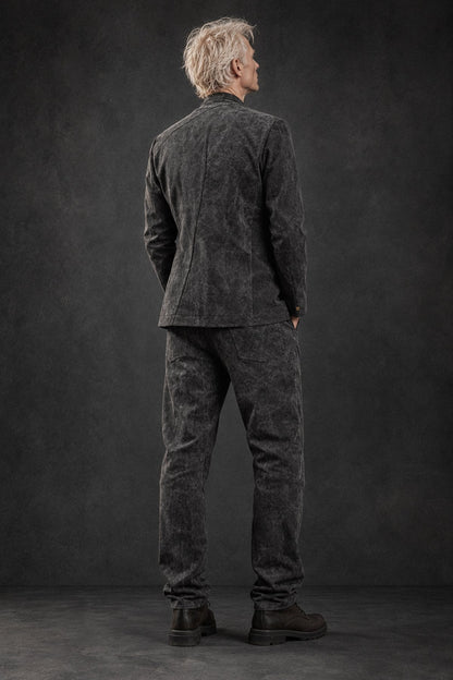 eigensinnig wien | McHus | Unkonventioneller Herrenanzug aus Denim mit Bikerjacke und Relaxed-Tapered-Hose in Dirty Grey
