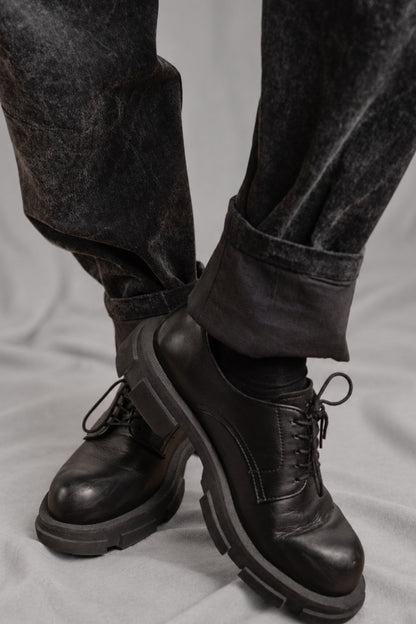 eigensinnig wien | McMurphy | Avantgardistische Relaxed-Tapered-Hose in Dirty Grey