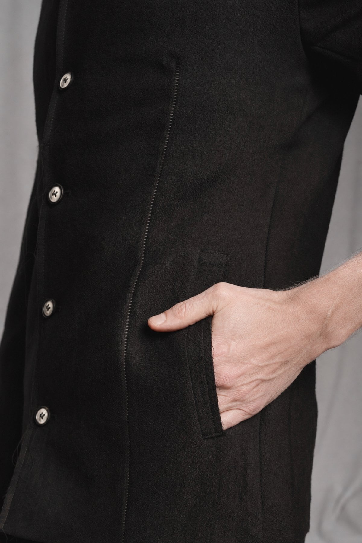 eigensinnig wien | Mises | Schwarzes Designer-Sakko für Herren mit Mao-Kragen aus italienischer Luxuswolle