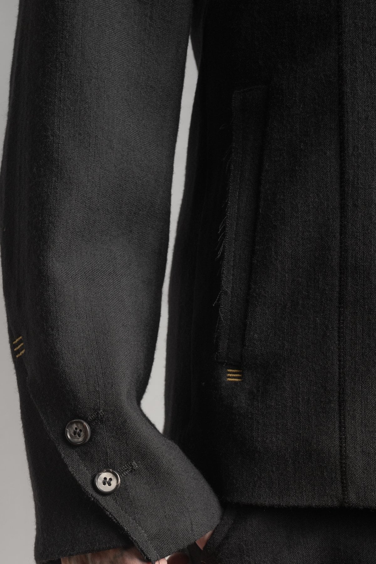 eigensinnig wien | Mises | Schwarzes Designer-Sakko für Herren mit Mao-Kragen aus italienischer Luxuswolle