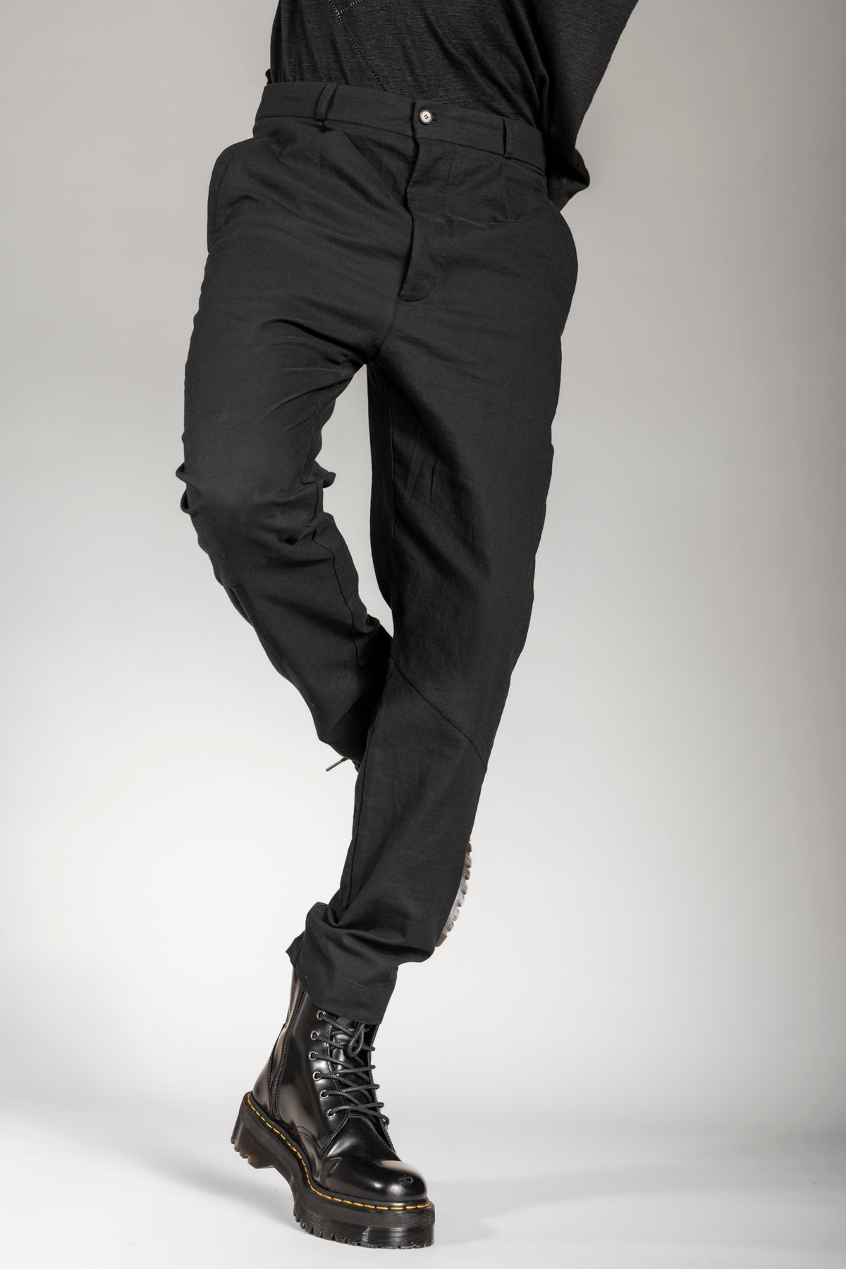eigensinnig wien | MisMei | Designer All Black Anzug für Herren aus hochwertiger Baumwolle