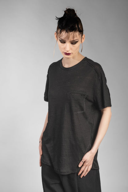 eigensinnig wien | Moira | Schwarzes Designer Leinen T-Shirt mit Brusttasche für Damen und Herren
