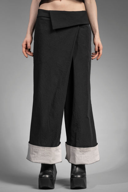 eigensinnig wien | Nemain | Asymmetrische Wickelhose aus schwarzer japanischer Baumwolle
