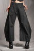 eigensinnig wien | Nin Nin A | Designer Barrel Leg Hose aus leichter, schwarzer Baumwolle