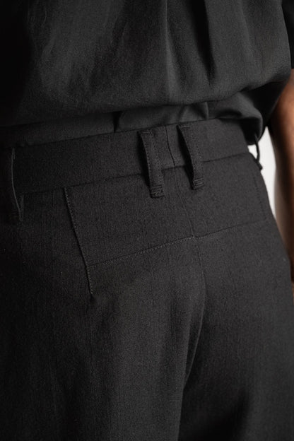 eigensinnig wien | Nin Nin A | Designer Barrel Leg Hose für Damen aus italienischer Wolle