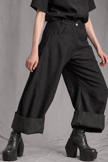 eigensinnig wien | Nin Nin A | Designer Barrel Leg Hose für Damen aus italienischer Wolle