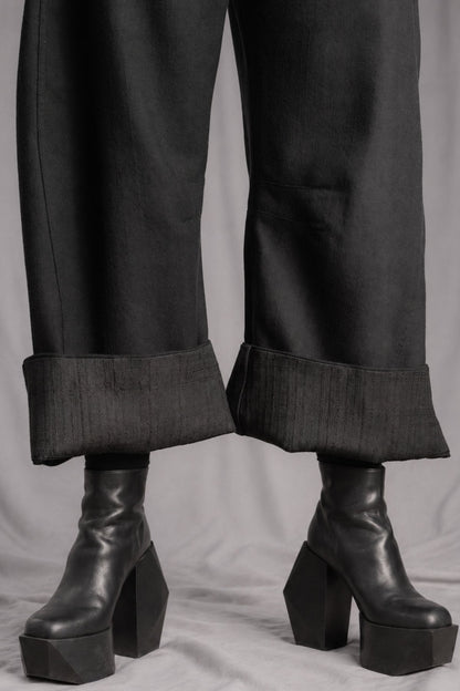 eigensinnig wien | Nin Nin A | Designer Barrel Leg Hose für Damen aus italienischer Wolle
