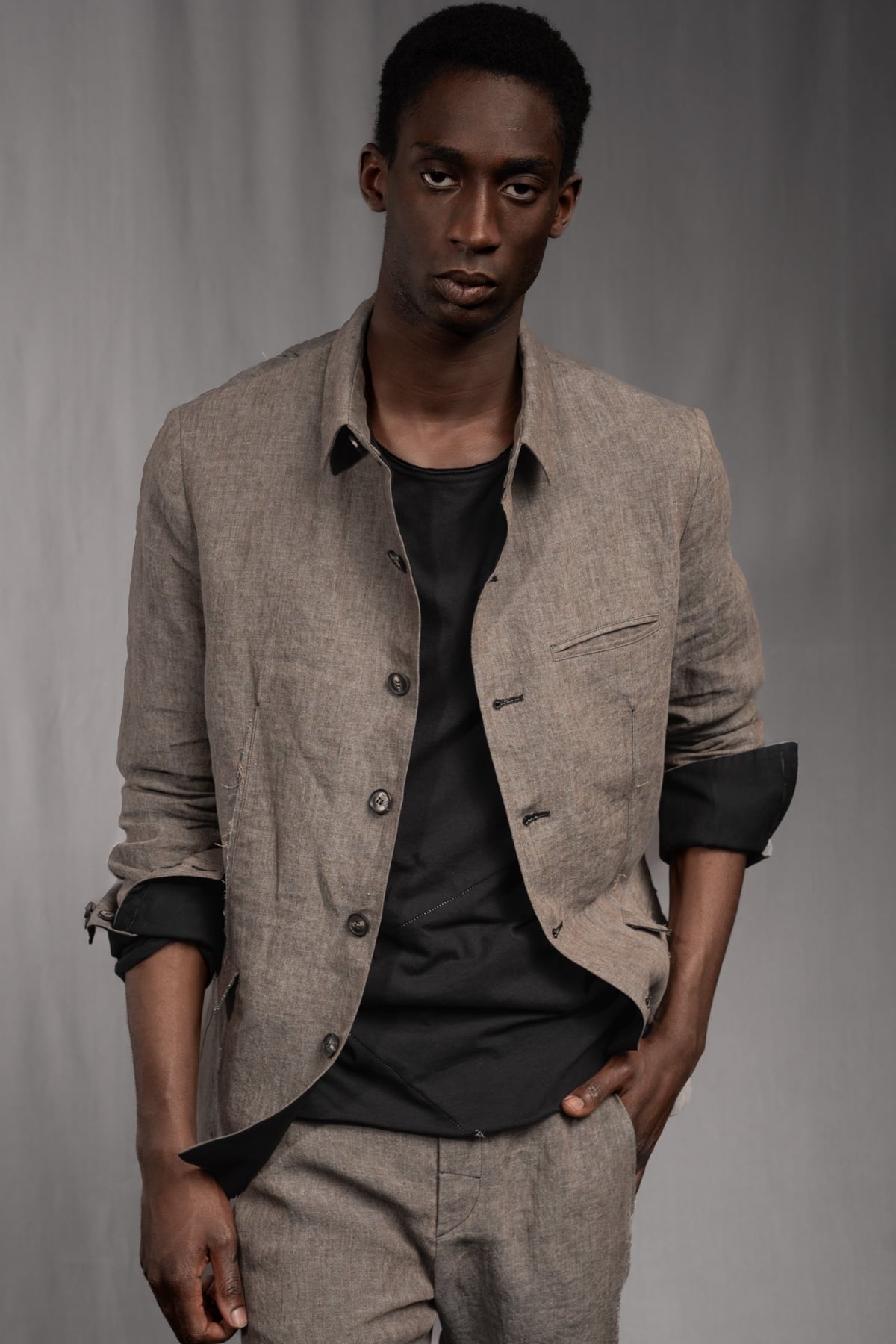 eigensinnig wien | Popper | Avantgardistische Leinenjacke für Herren mit architektonischer Silhouette