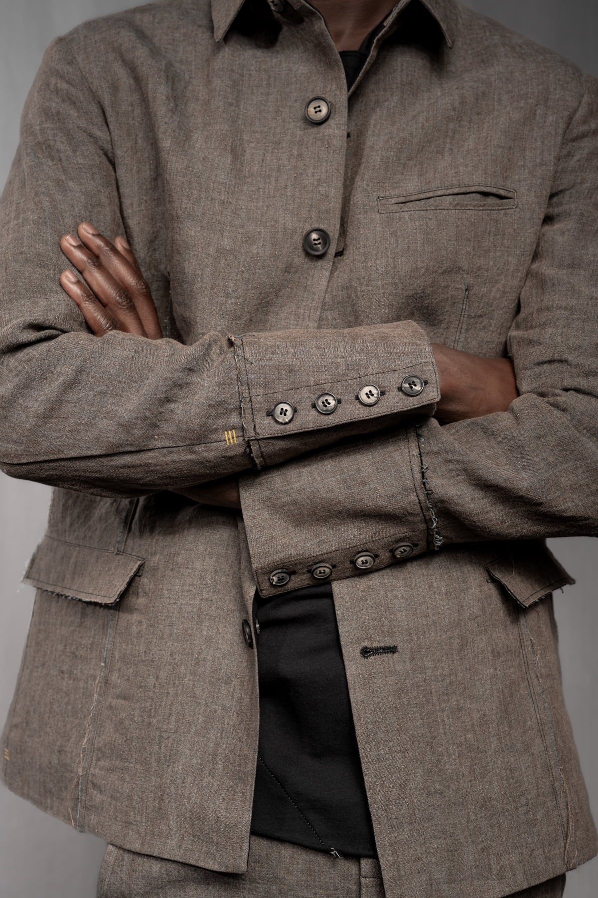 eigensinnig wien | Popper | Avantgardistische Leinenjacke für Herren mit architektonischer Silhouette