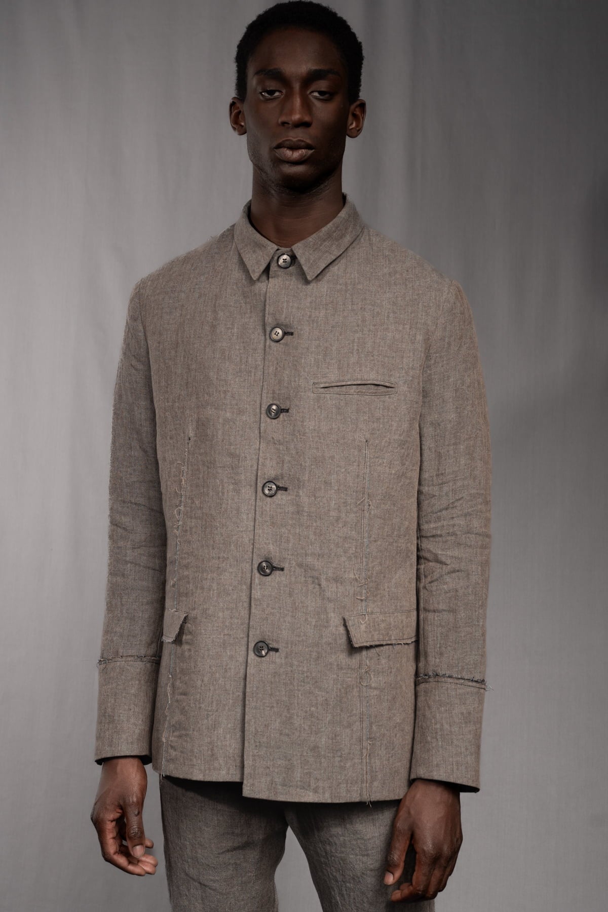 eigensinnig wien | Popper | Avantgardistische Leinenjacke für Herren mit architektonischer Silhouette