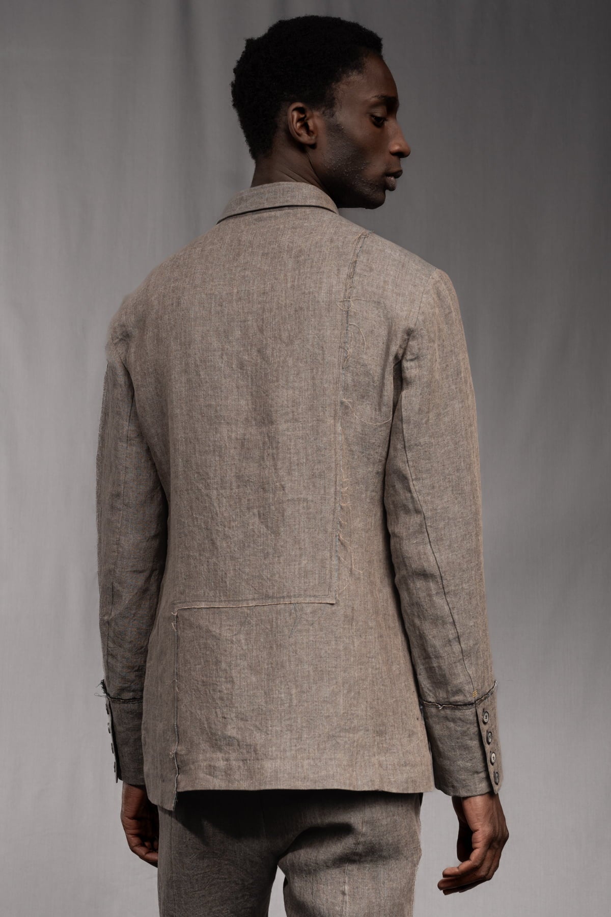 eigensinnig wien | Popper | Avantgardistische Leinenjacke für Herren mit architektonischer Silhouette