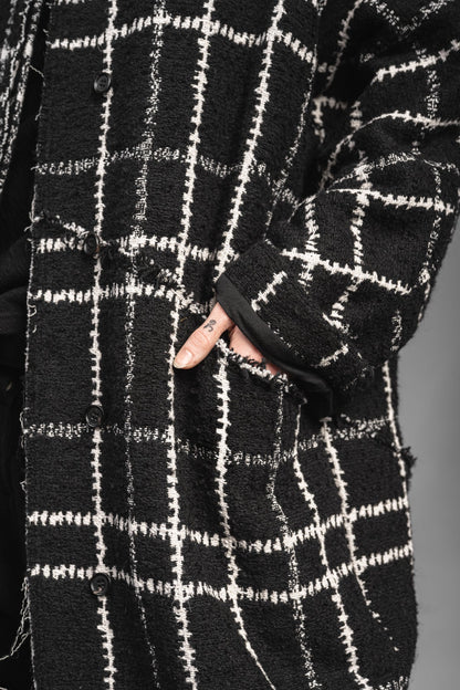 eigensinnig wien | Proust | Extravaganter Oversize Karo-Wintermantel für Damen in Schwarz
