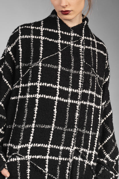 eigensinnig wien | Proust | Extravaganter Oversize Karo-Wintermantel für Damen in Schwarz