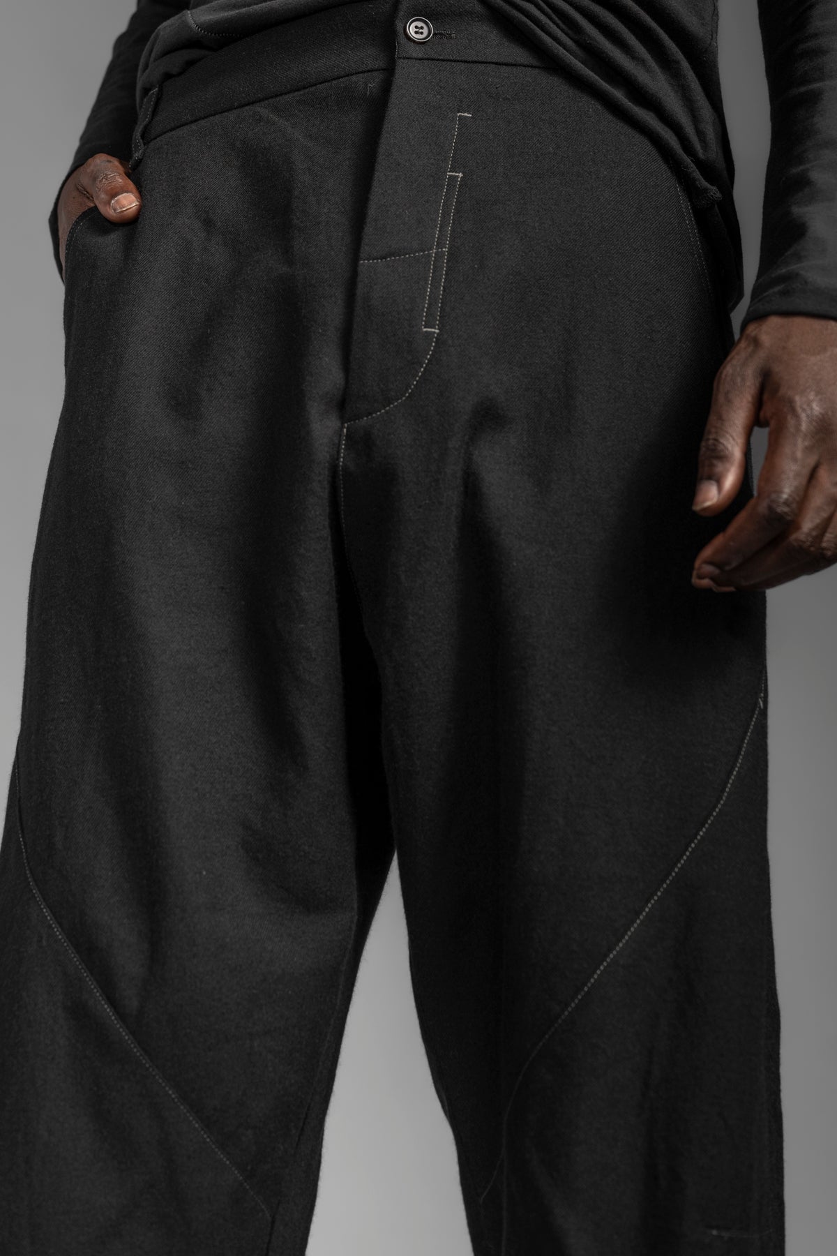 eigensinnig wien | Quarles | Elegante Designer Baggy Pants in Schwarz aus japanischer Wolle