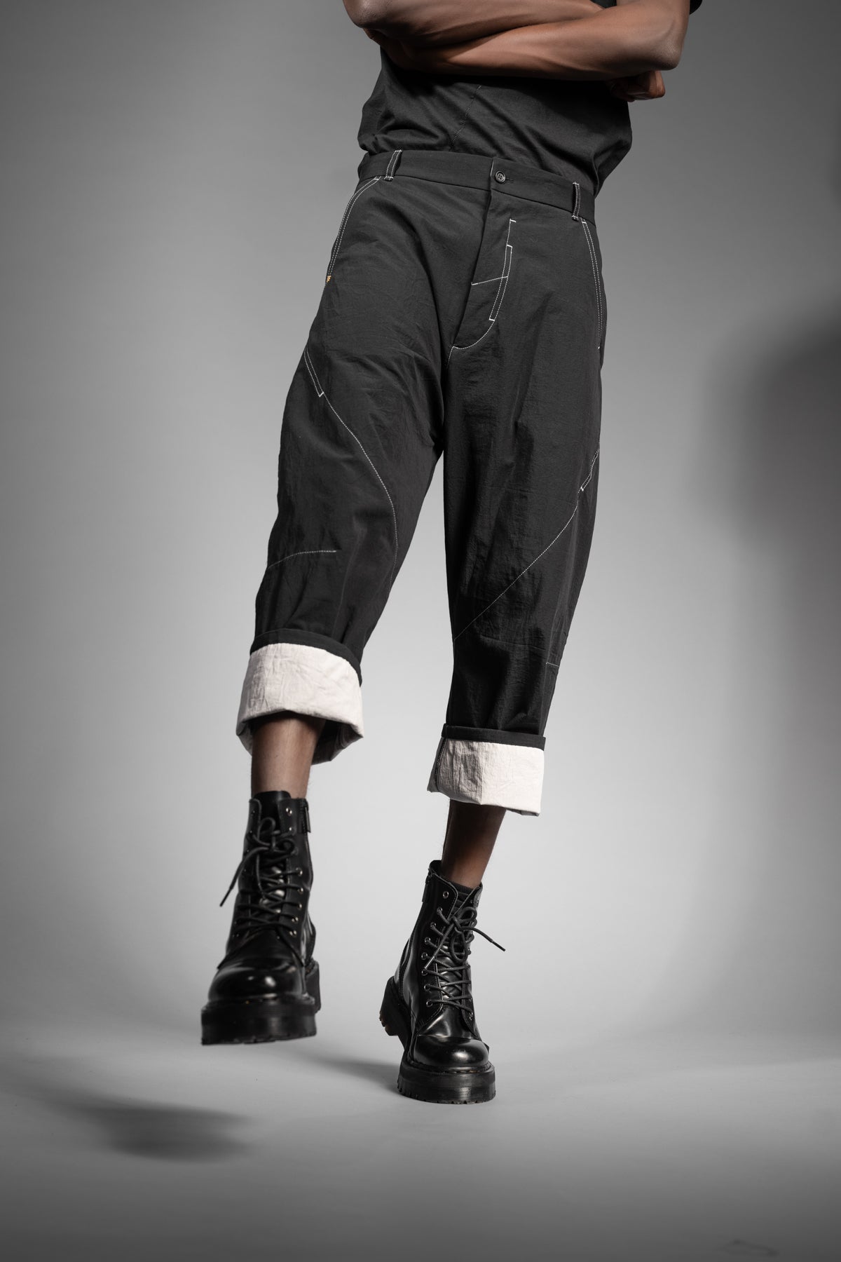 eigensinnig wien | Quarles | Schwarze Designer Baggy Pants aus japanischer Baumwolle