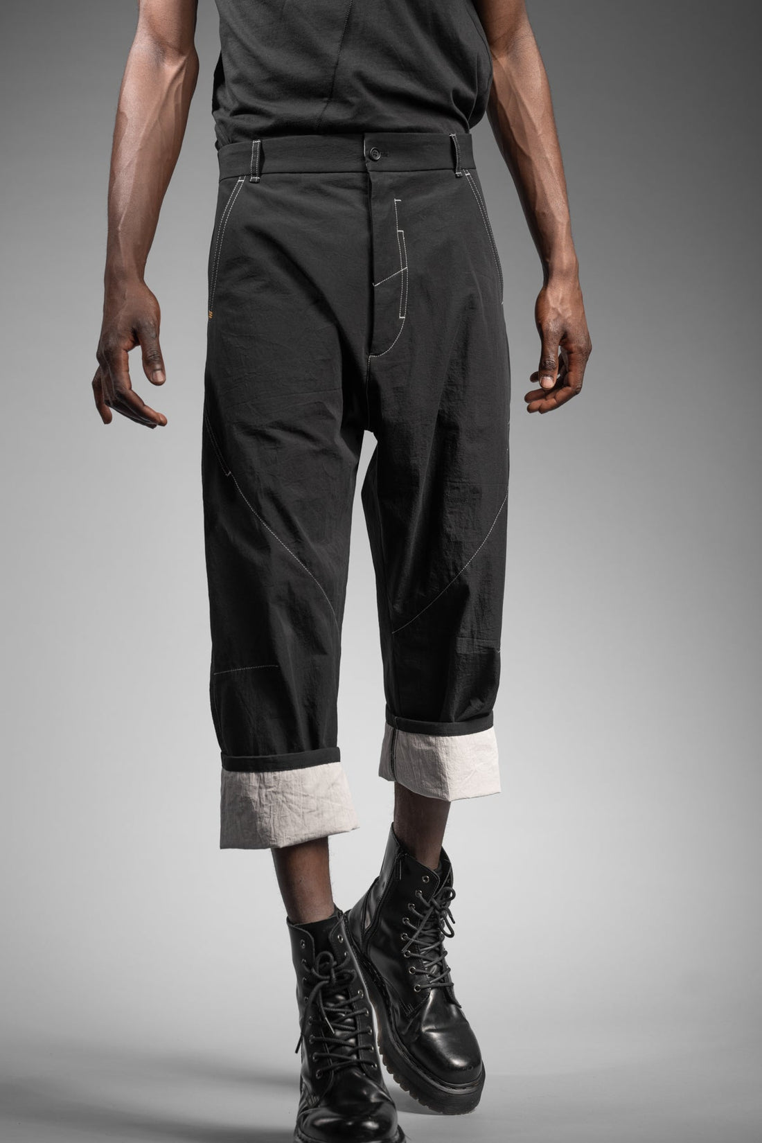 eigensinnig wien | Quarles | Schwarze Designer Baggy Pants aus japanischer Baumwolle