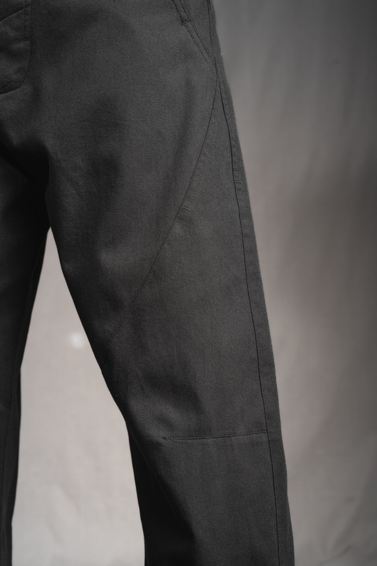 eigensinnig wien | Quarles | Schwarze, leichte Designer Cropped Baggy Pants aus Baumwolle