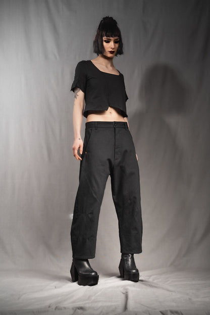 eigensinnig wien | Quarles | Schwarze, leichte Designer Cropped Baggy Pants aus Baumwolle