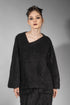 eigensinnig wien | Richier | Asymmetrischer schwarzer Flauschpullover für Damen mit Taschen