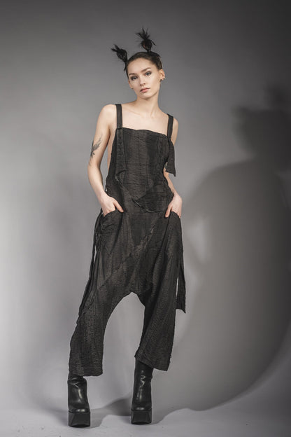 eigensinnig wien | Rilke | Extravaganter Drop Crotch Jumpsuit aus grauer Baumwolle