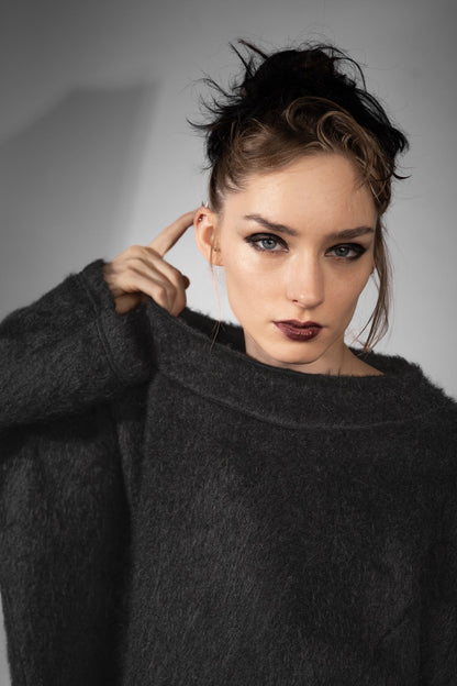eigensinnig wien | Rosa | Exklusiver Oversize Flauschpullover für Damen in Schwarz
