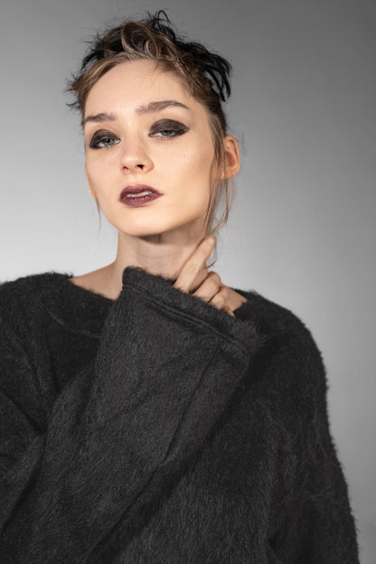 eigensinnig wien | Rosa | Exklusiver Oversize Flauschpullover für Damen in Schwarz