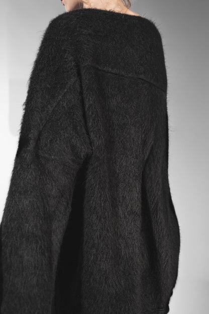 eigensinnig wien | Rosa | Exklusiver Oversize Flauschpullover für Damen in Schwarz