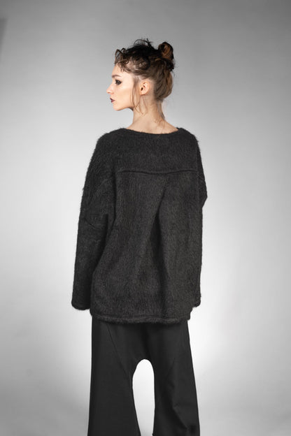 eigensinnig wien | Rosa | Exklusiver Oversize Flauschpullover für Damen in Schwarz