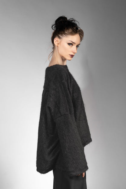 eigensinnig wien | Rosa | Exklusiver Oversize Flauschpullover für Damen in Schwarz