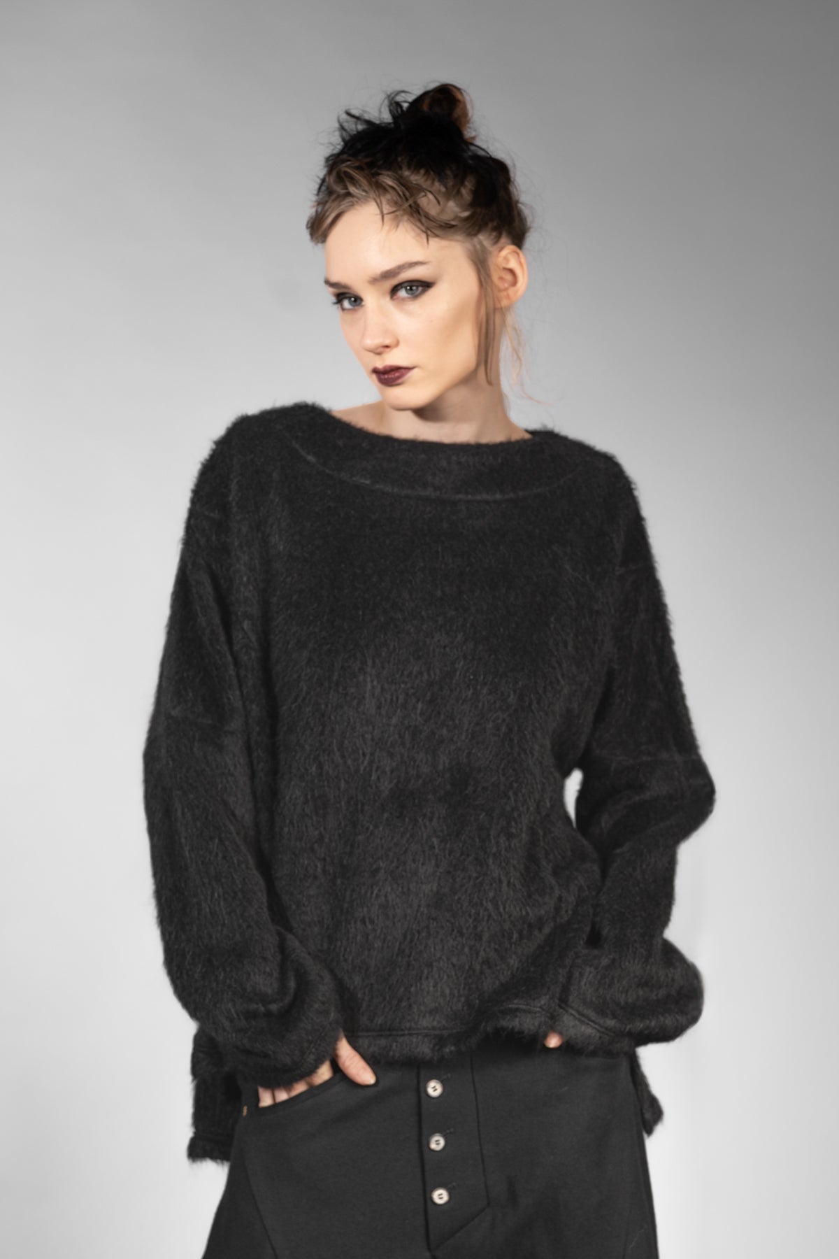 eigensinnig wien | Rosa | Exklusiver Oversize Flauschpullover für Damen in Schwarz