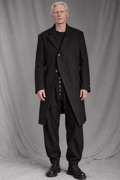 eigensinnig wien | RotPes | Extravagenter Herren-Designeranzug mit langem Mantel und Knickerbockerhose aus italienischer Luxuswolle