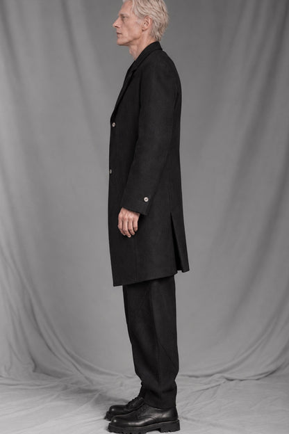 eigensinnig wien | RotPes | Extravagenter Herren-Designeranzug mit langem Mantel und Knickerbockerhose aus italienischer Luxuswolle