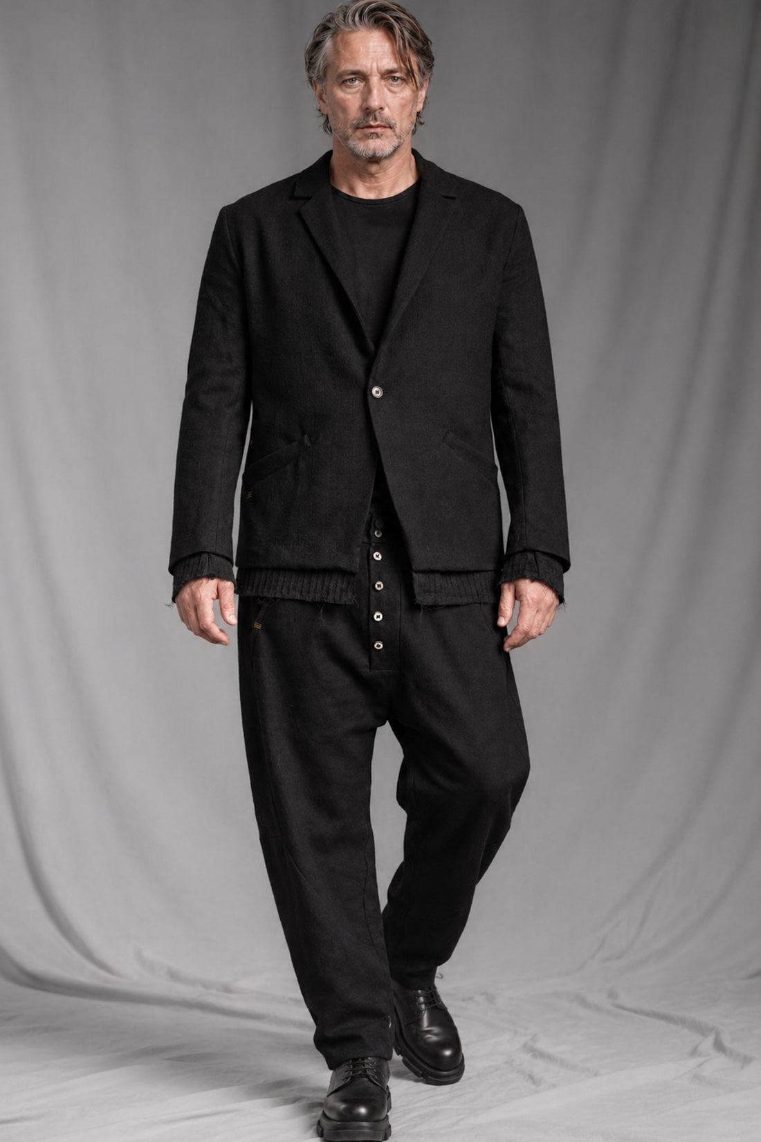 eigensinnig wien | RotVin | Designer-Zweiteiler mit Knickerbockerhose aus italienischer Schurwolle