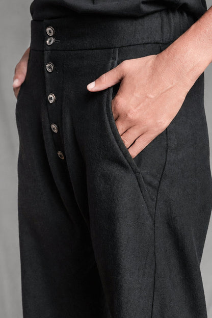 eigensinnig wien | Rotwelsch | Unkonventionelle schwarze Knickerbockerhose aus italienischer Luxuswolle
