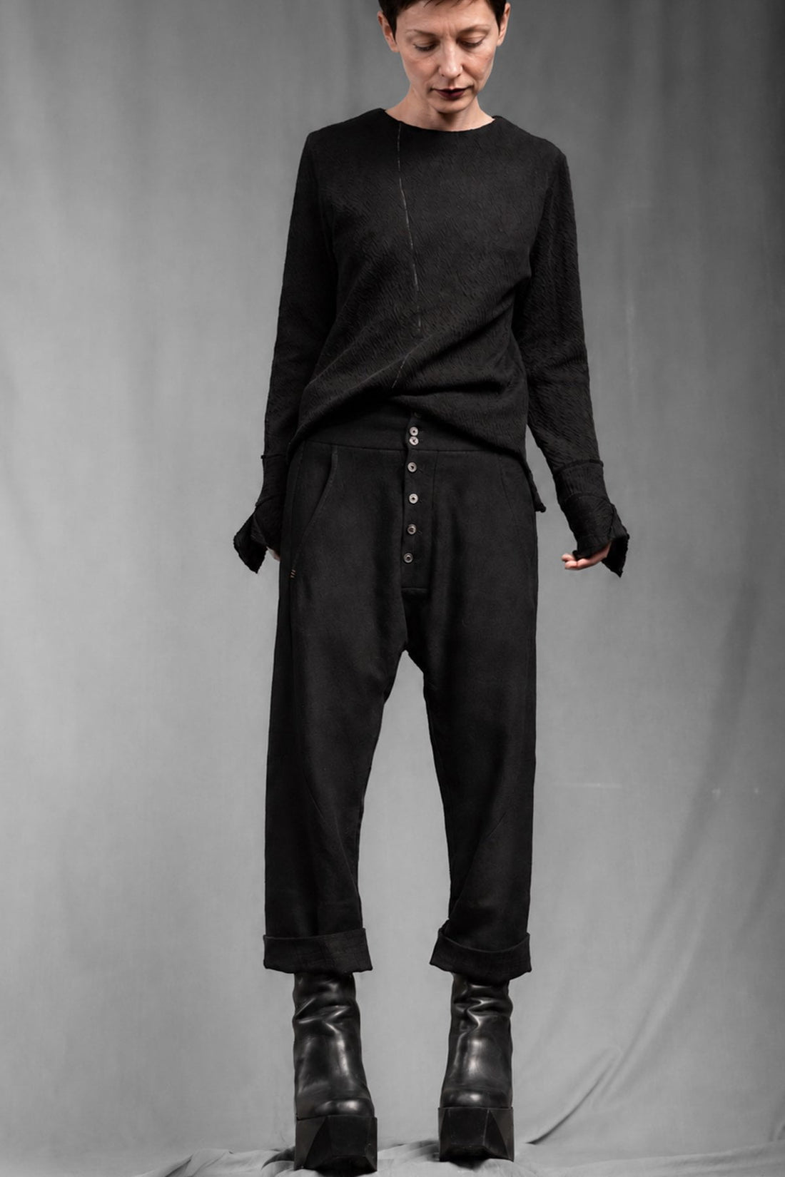 eigensinnig wien | Rotwelsch | Unkonventionelle schwarze Knickerbockerhose aus italienischer Luxuswolle