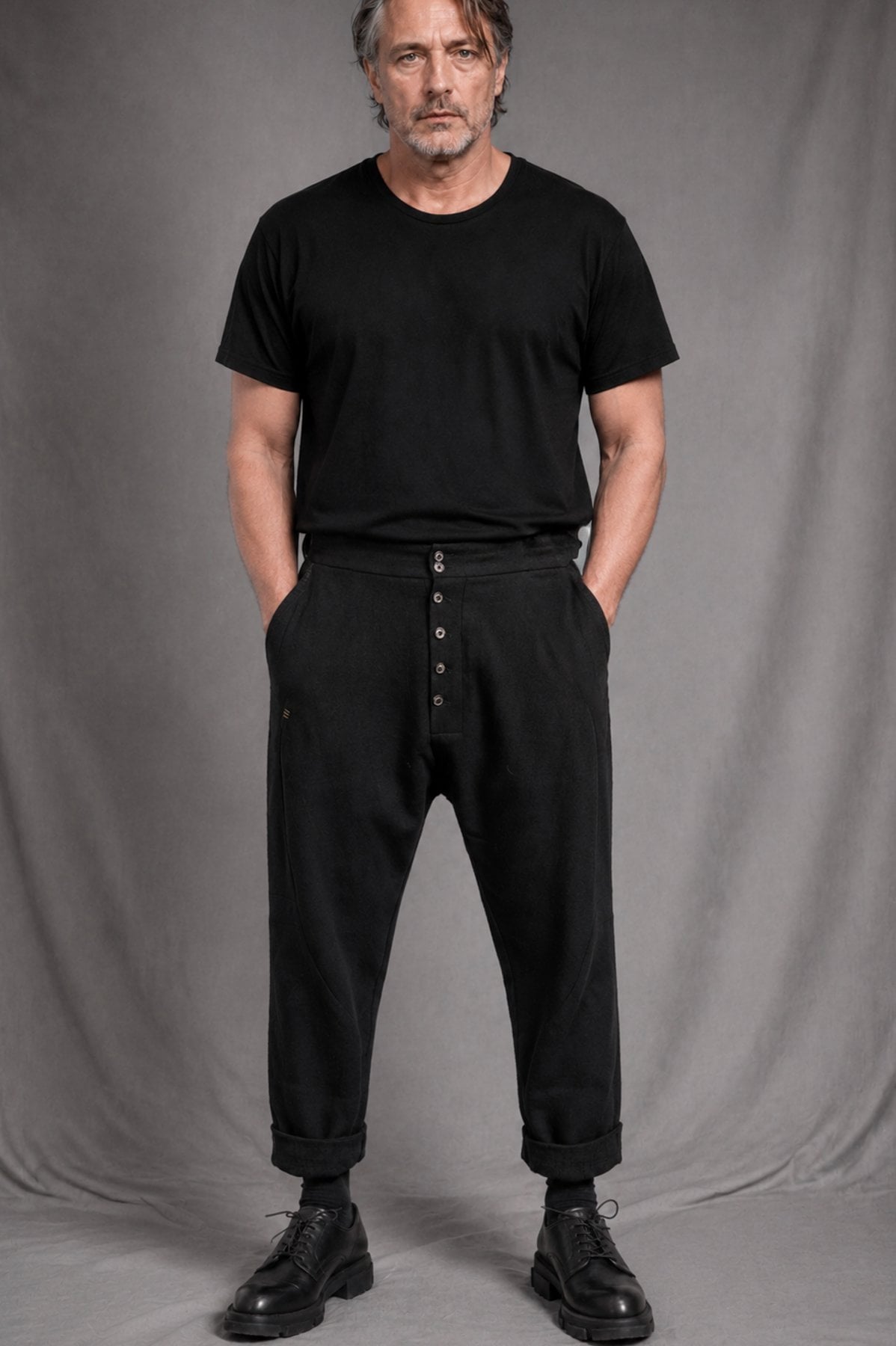 eigensinnig wien | Rotwelsch | Unkonventionelle schwarze Knickerbockerhose aus italienischer Luxuswolle