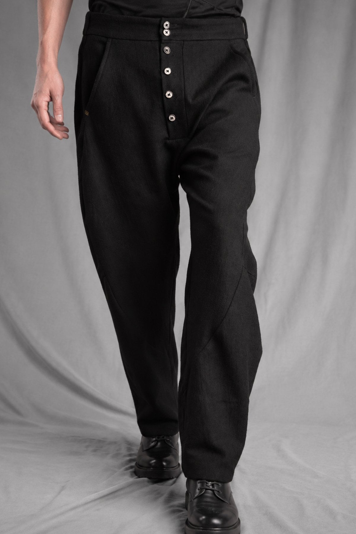 eigensinnig wien | Rotwelsch | Unkonventionelle schwarze Knickerbockerhose aus italienischer Luxuswolle