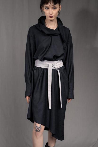 eigensinnig wien | Rübezahl | Nachtblauer Hooded Gown mit Schal aus Seide/Wolle