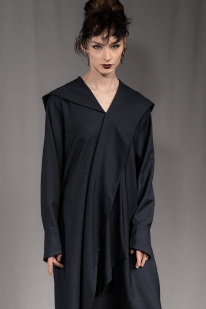 eigensinnig wien | Rübezahl | Nachtblauer Hooded Gown mit Schal aus Seide/Wolle
