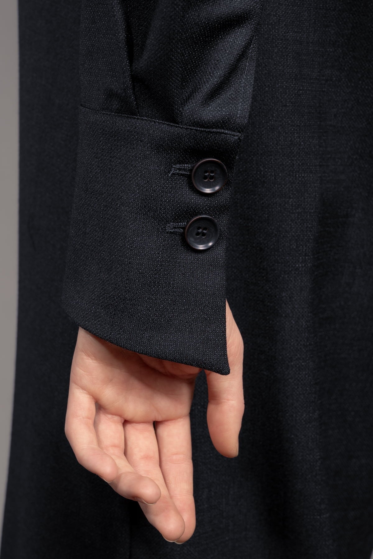 eigensinnig wien | Rübezahl | Nachtblauer Hooded Gown mit Schal aus Seide/Wolle