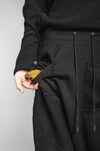 eigensinnig wien | Russell | Schwarze Designer Woll-Cropped Drop Crotch Pants