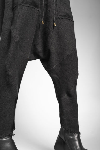 eigensinnig wien | Russell | Schwarze Designer Woll-Cropped Drop Crotch Pants
