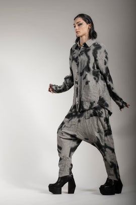 eigensinnig Wien | RusTho | Extravaganter Designer Anzug aus Leinen in Grau