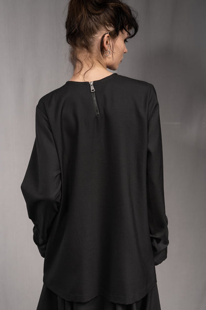 eigensinnig wien | Samain | Asymmetrisches Draped Layered Damen Langarmtop aus exklusiver Twill-Wolle in Schwarz