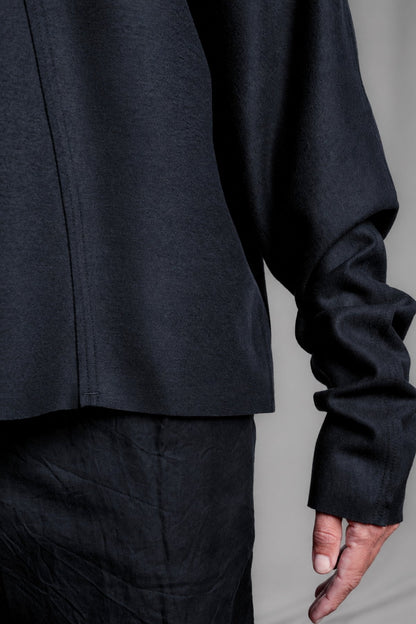 eigensinnig wien | Shikumen | Nachtblauer Oversize Designer-Pullover aus hochwertiger Schurwolle