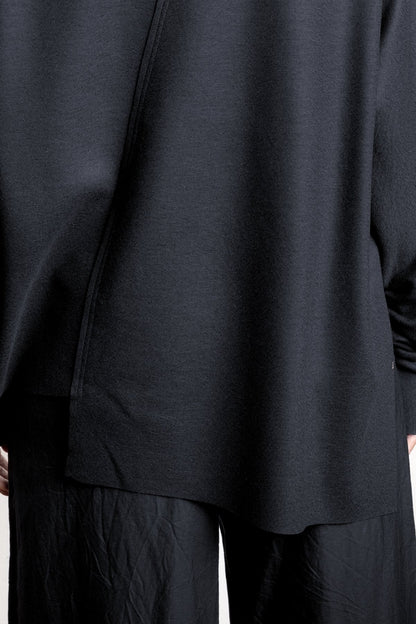 eigensinnig wien | Shikumen | Nachtblauer Oversize Designer-Pullover aus hochwertiger Schurwolle