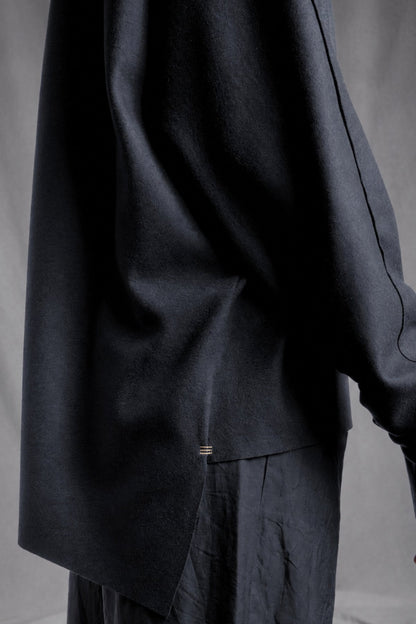 eigensinnig wien | Shikumen | Nachtblauer Oversize Designer-Pullover aus hochwertiger Schurwolle