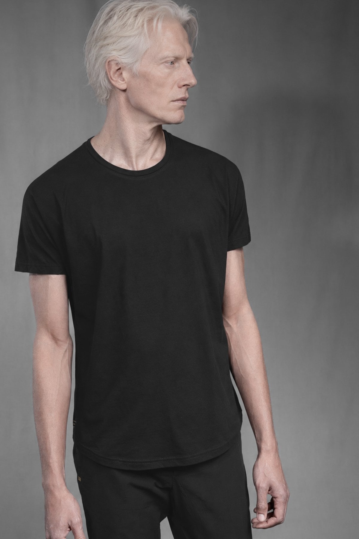 eigensinnig wien | Simandl | Schwarzes, Minimalistisches Designer T-Shirt aus feiner Baumwolle