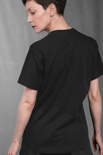 eigensinnig wien | Simandl | Schwarzes, Minimalistisches Designer T-Shirt aus feiner Baumwolle