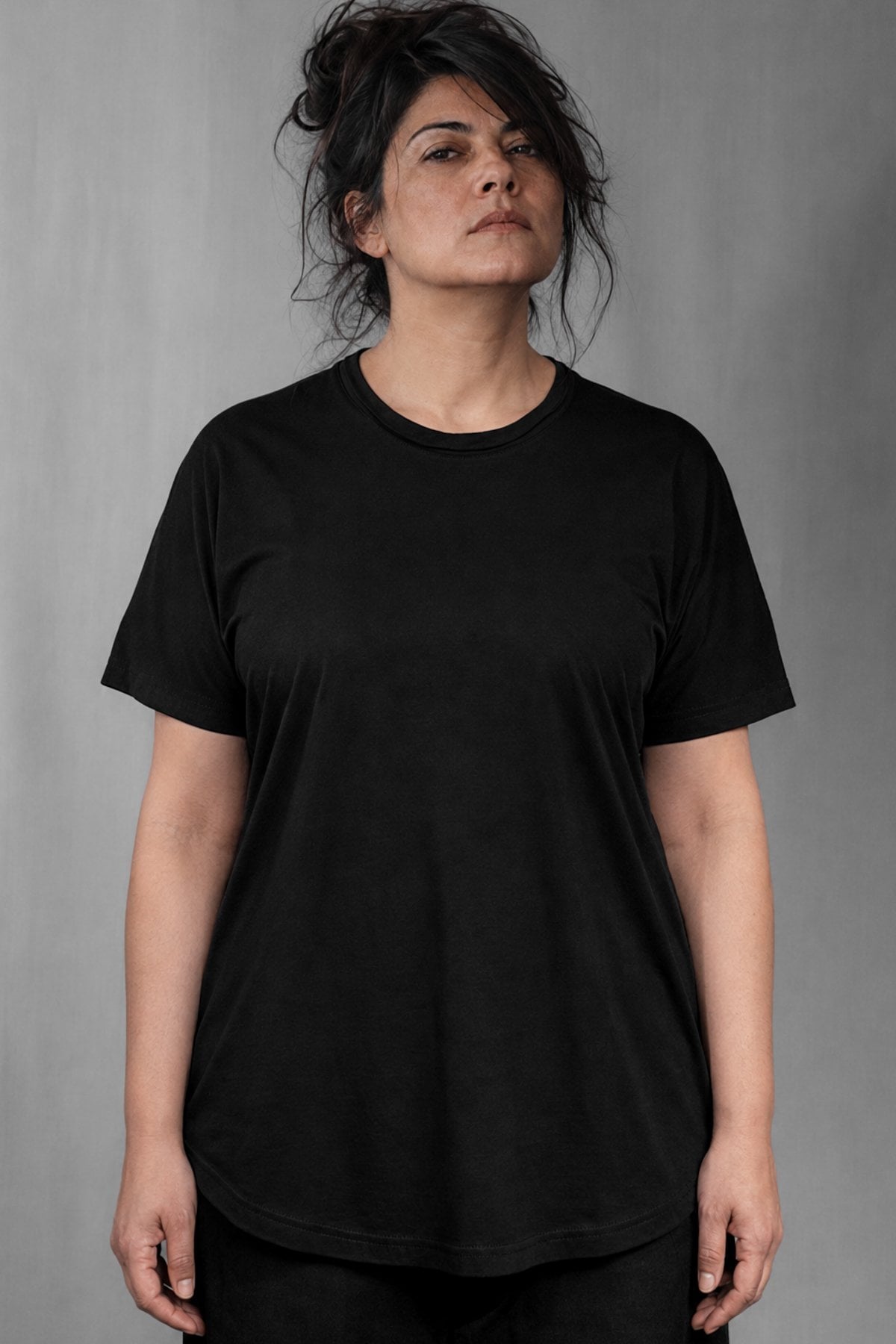 eigensinnig wien | Simandl | Schwarzes, Minimalistisches Designer T-Shirt aus feiner Baumwolle